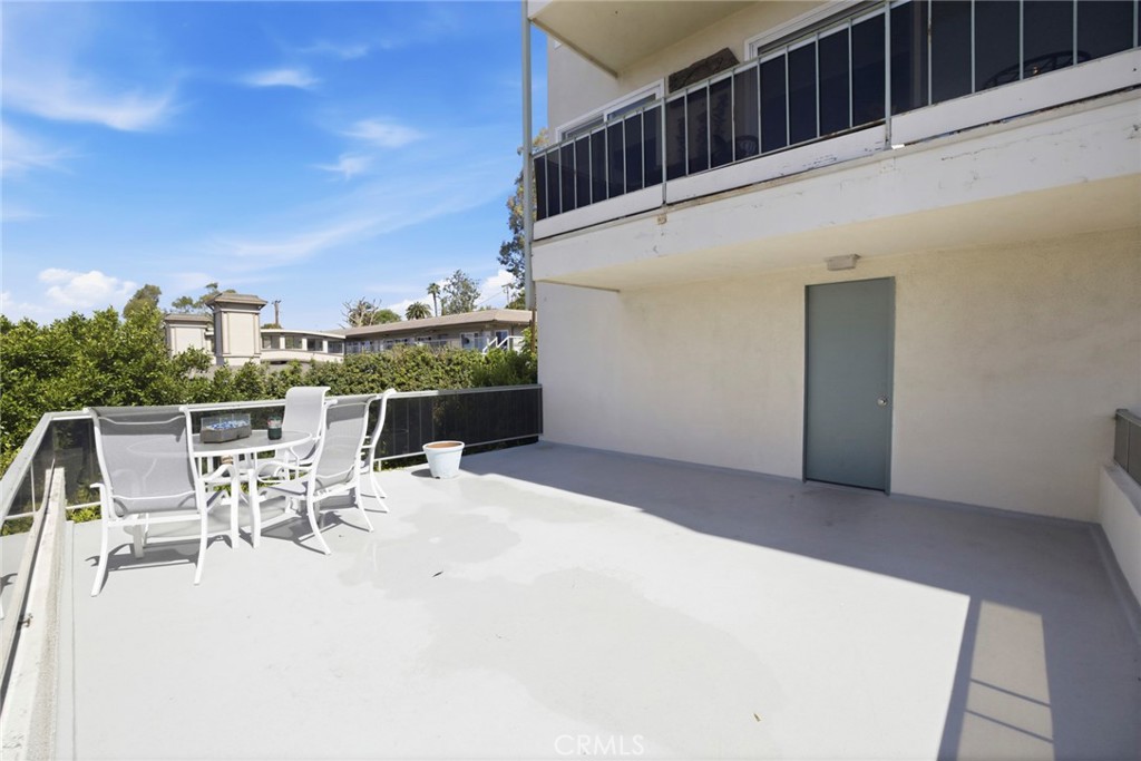 240 Moss Street 8