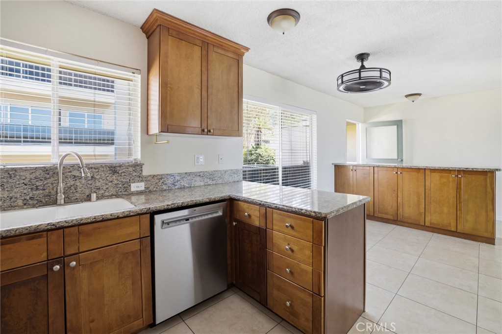 240 Moss Street 8