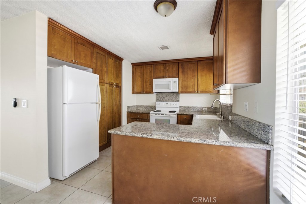 240 Moss Street 8