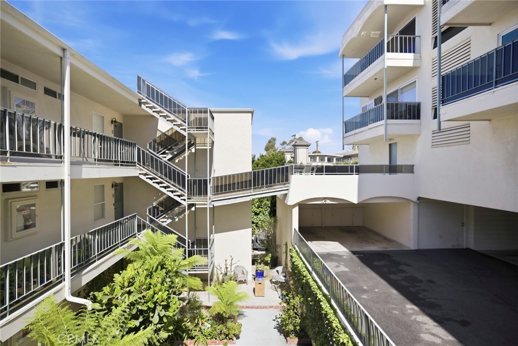 240 Moss Street 8