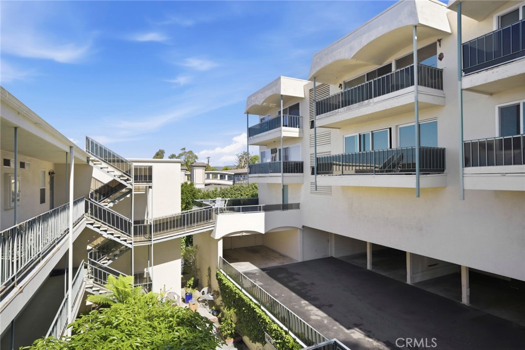 240 Moss Street 8