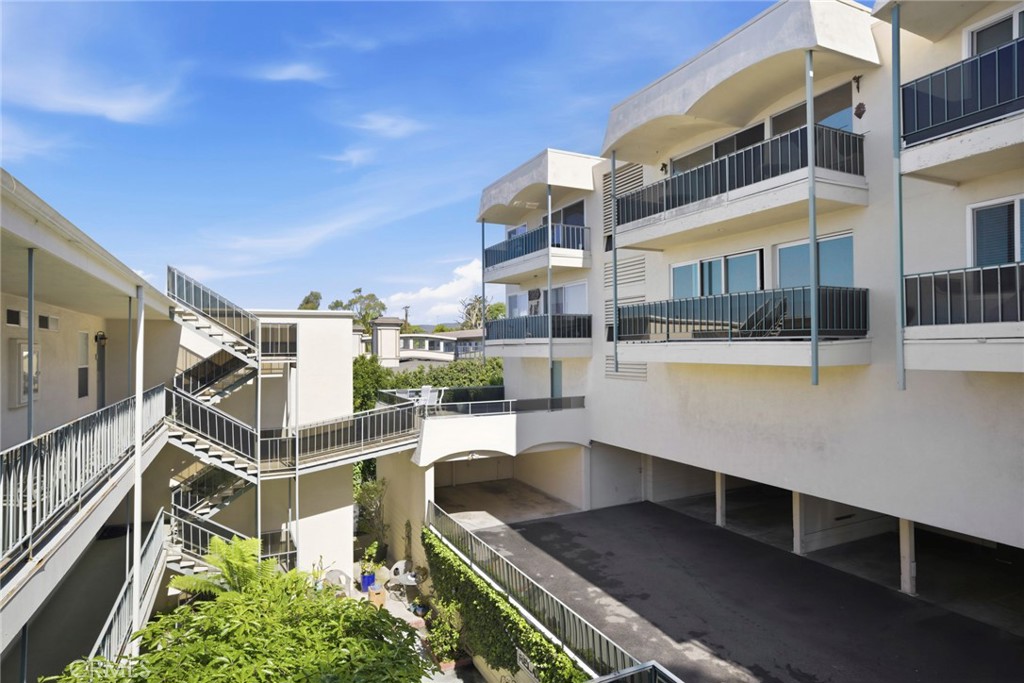 240 Moss Street 8