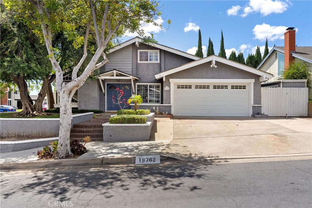 19762 Ridgewood Place
