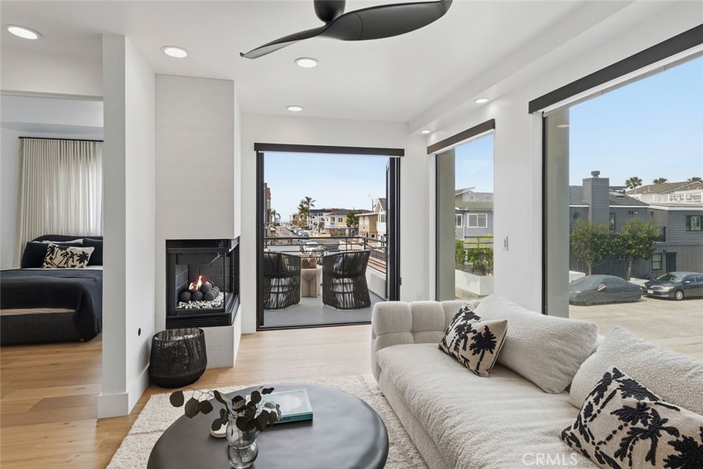 3912 River Ave