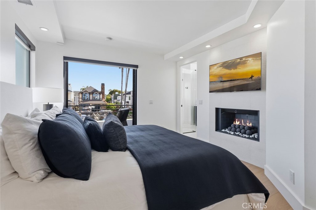 3912 River Ave