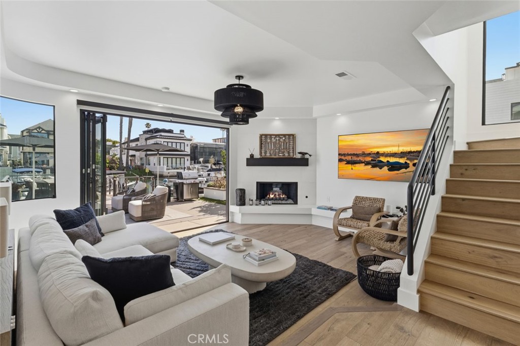 3912 River Ave