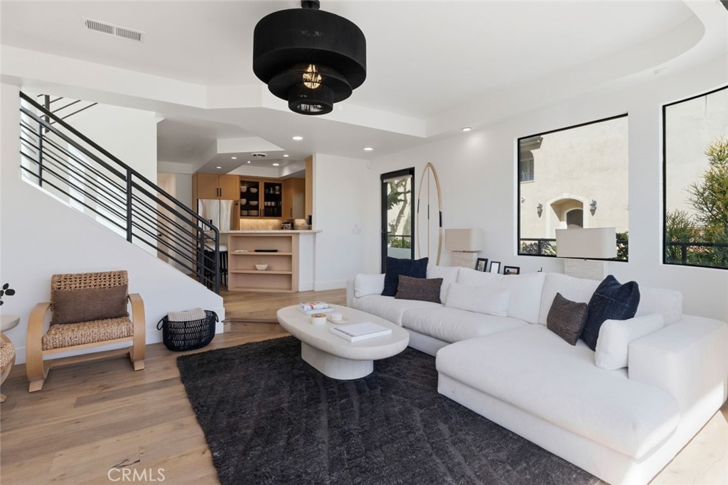 3912 River Ave