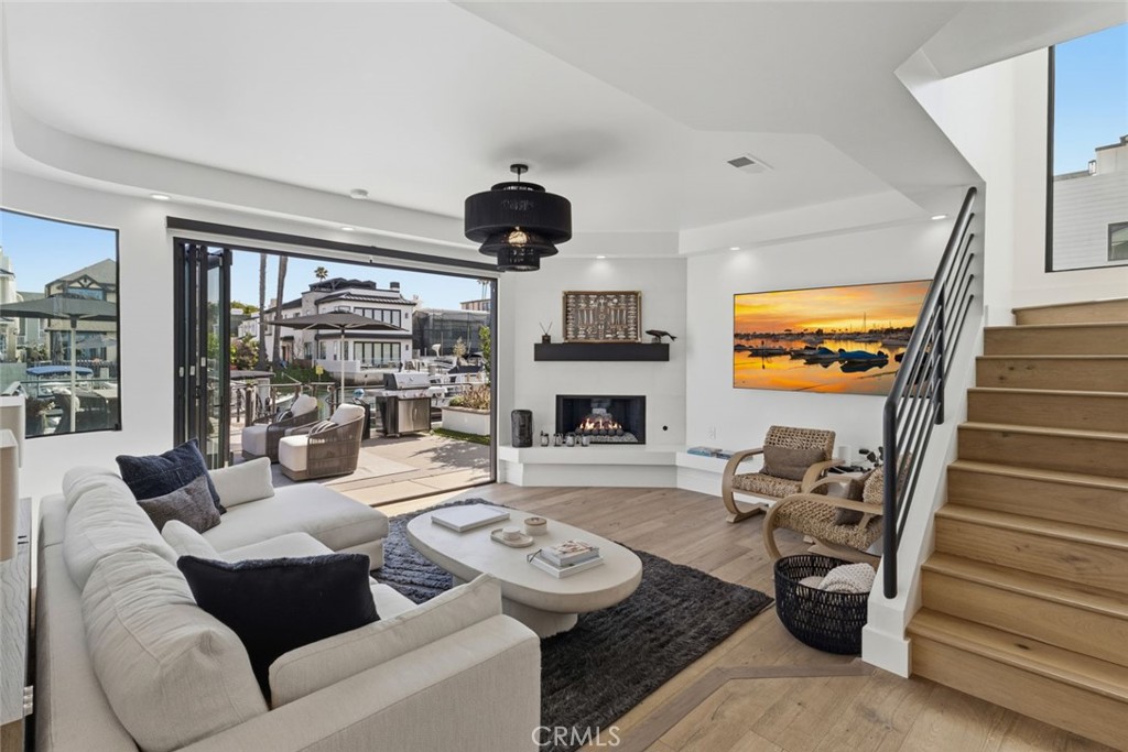 3912 River Ave