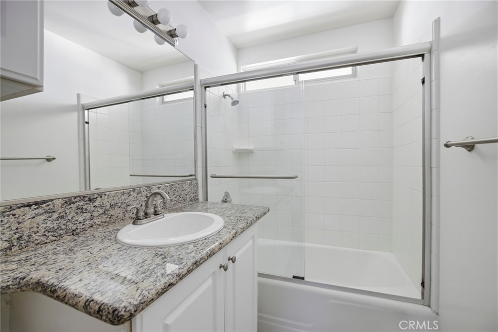 240 Moss Street 8