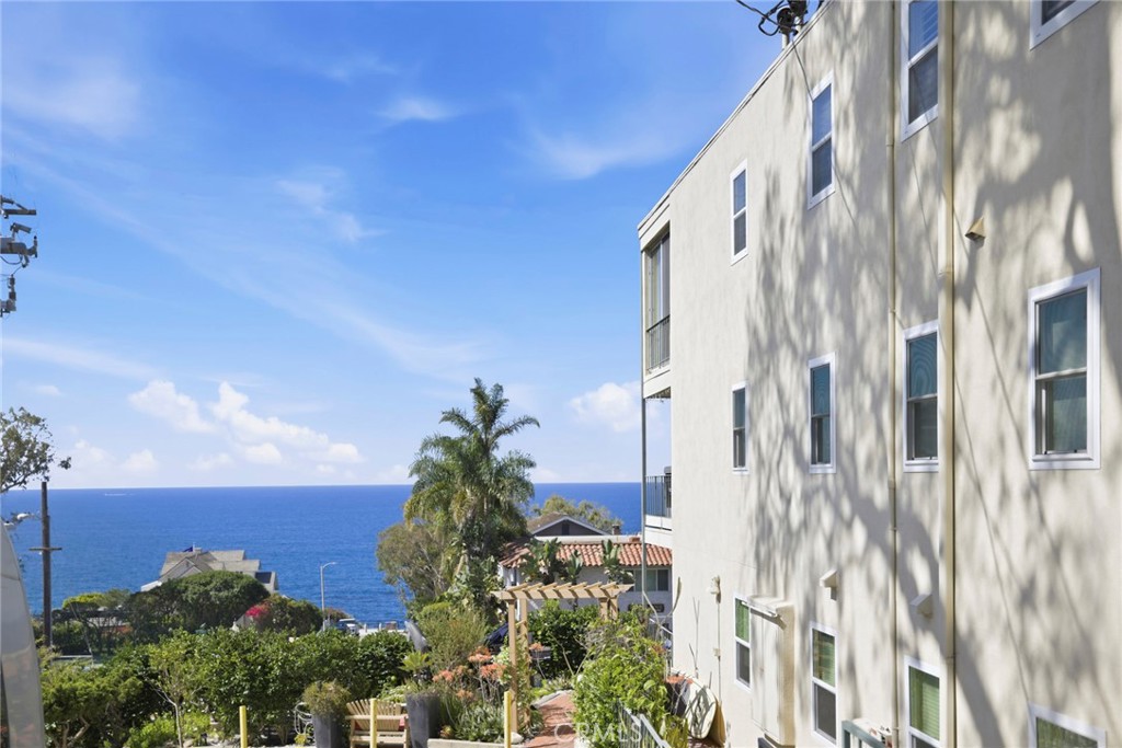 240 Moss Street 8