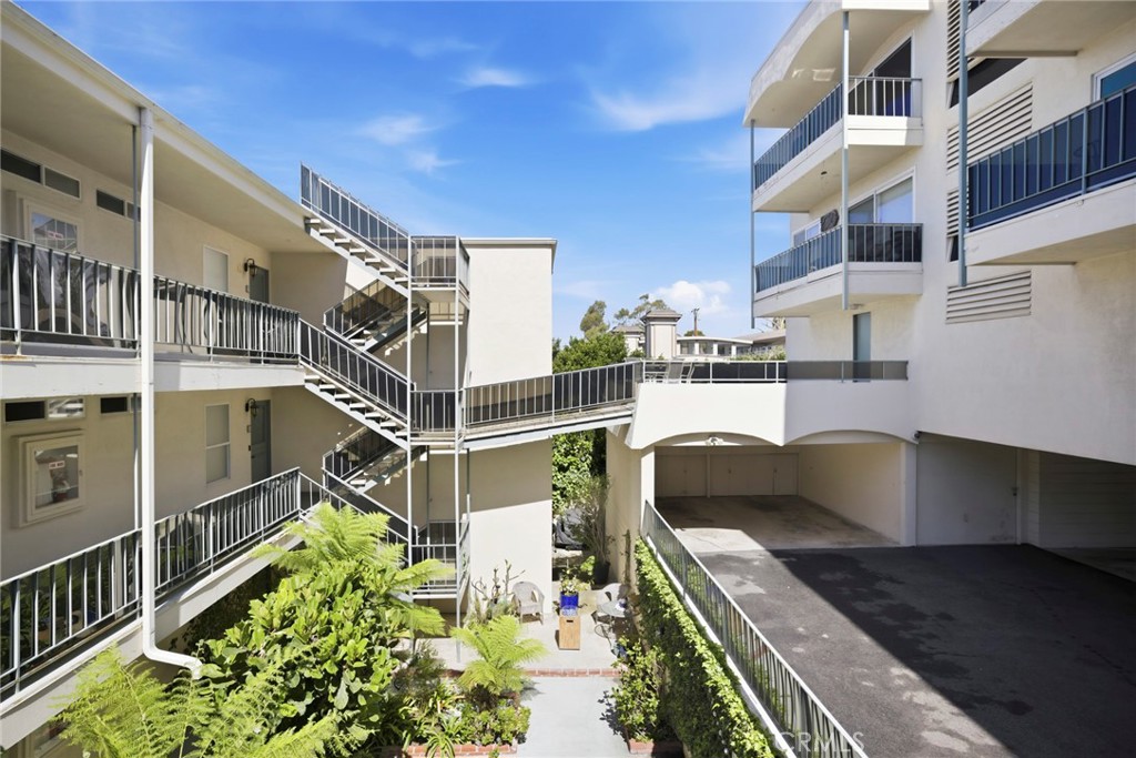 240 Moss Street 8