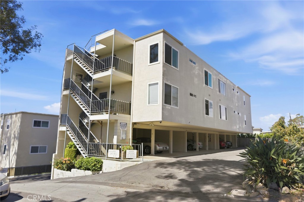 240 Moss Street 8