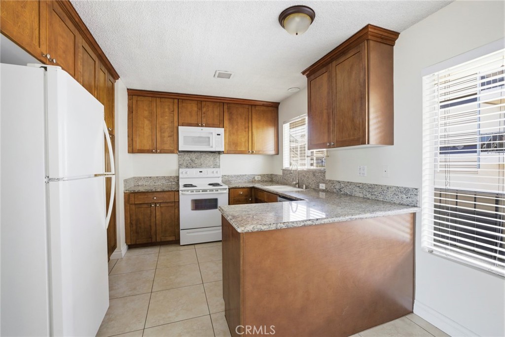 240 Moss Street 8