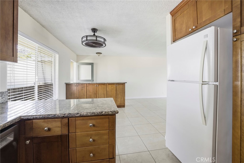 240 Moss Street 8