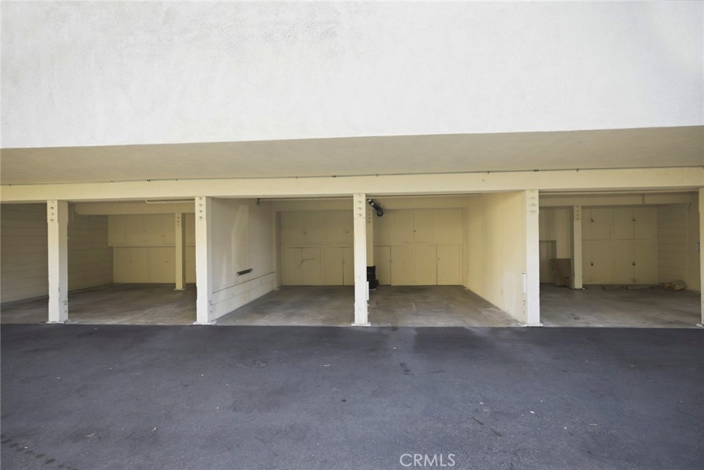 240 Moss Street 8