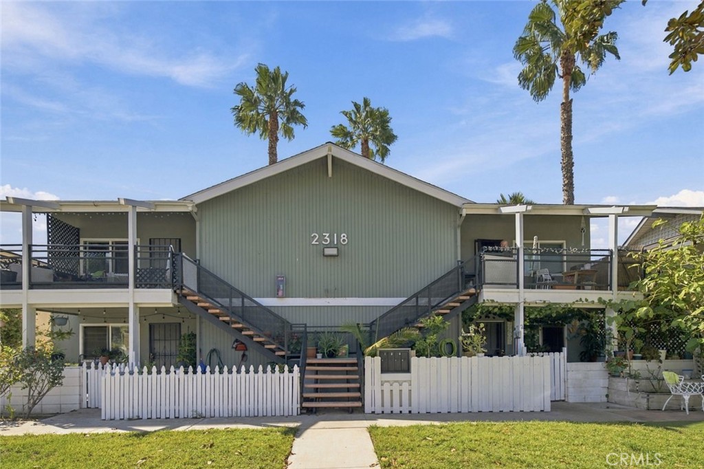 2318 W Greenacre