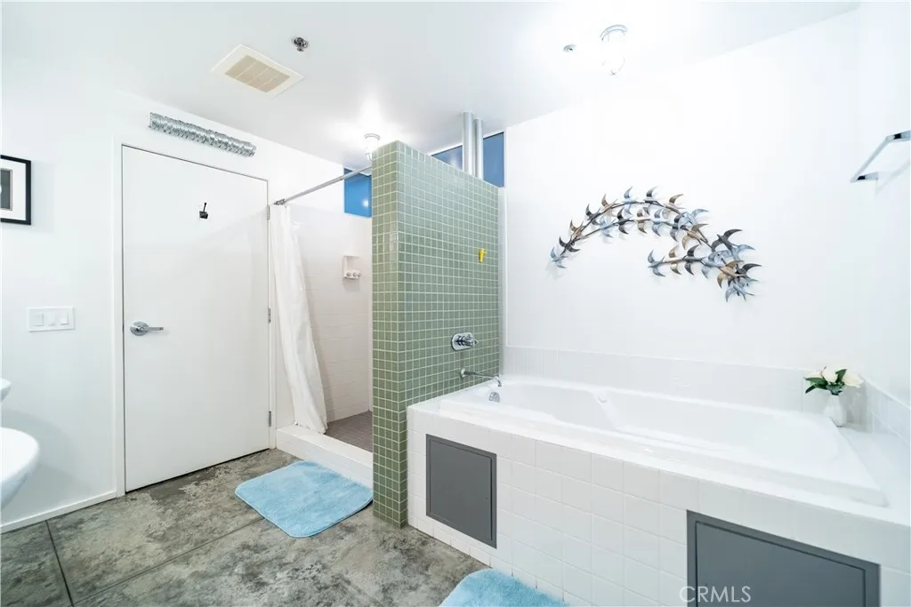 115 W 4th Street # 410