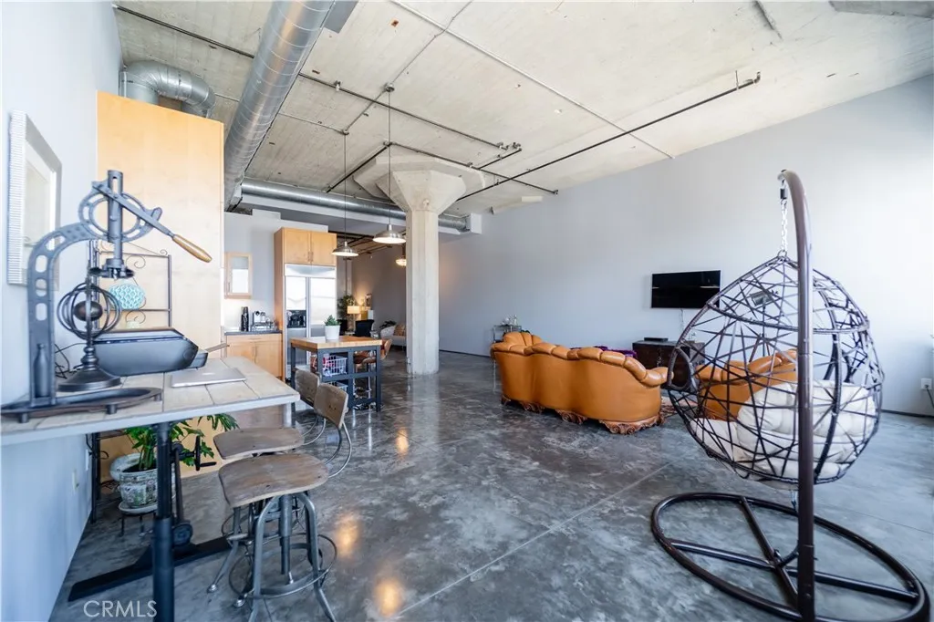 115 W 4th Street # 410