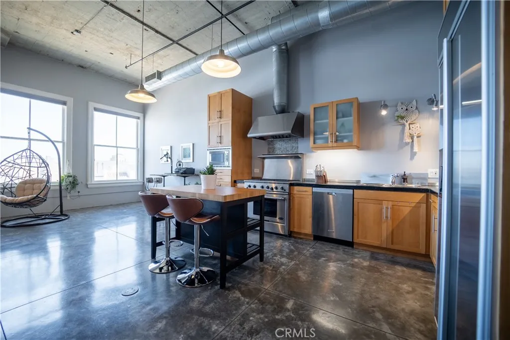 115 W 4th Street # 410