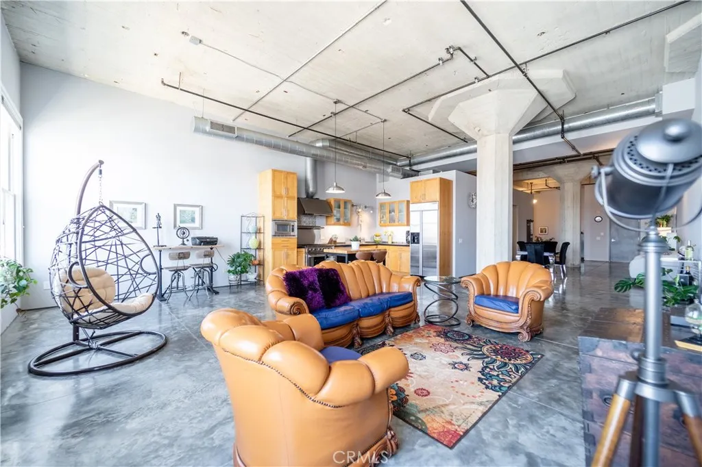 115 W 4th Street # 410