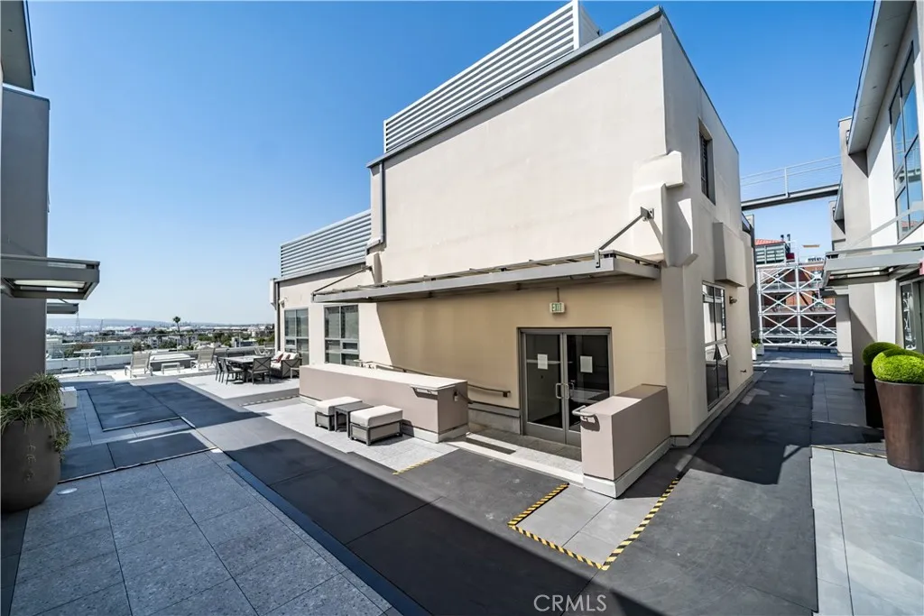 115 W 4th Street # 410