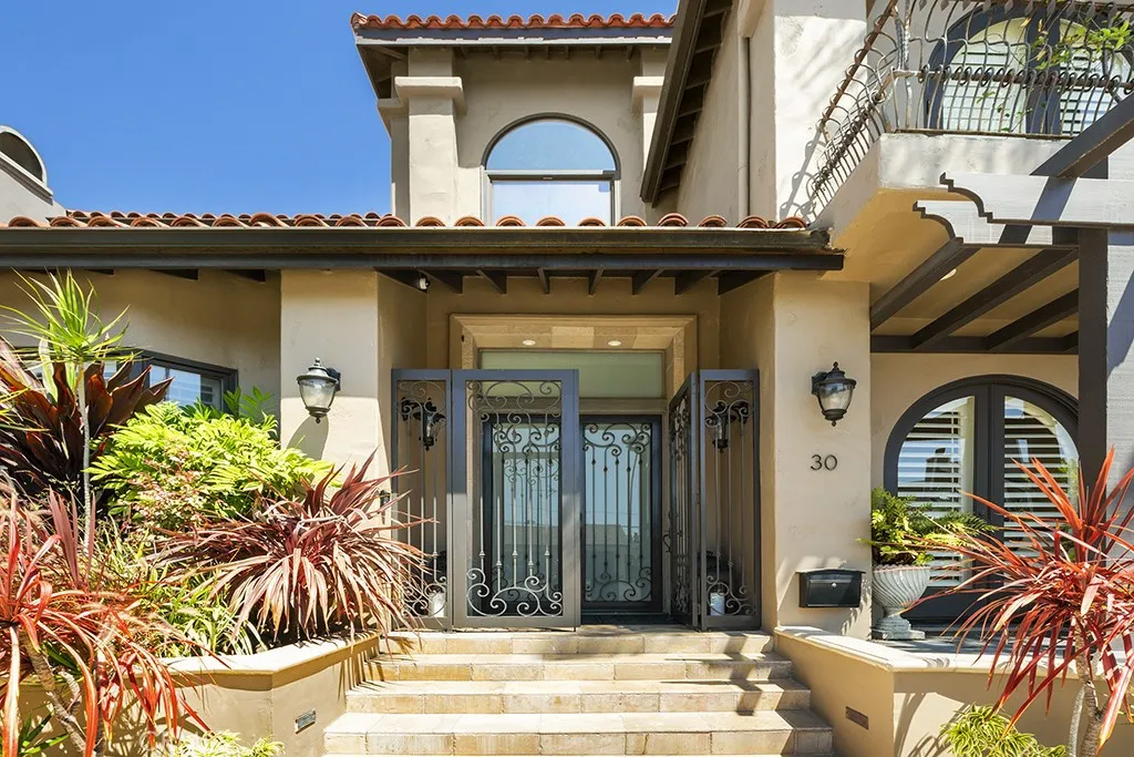 30 Savona Walk