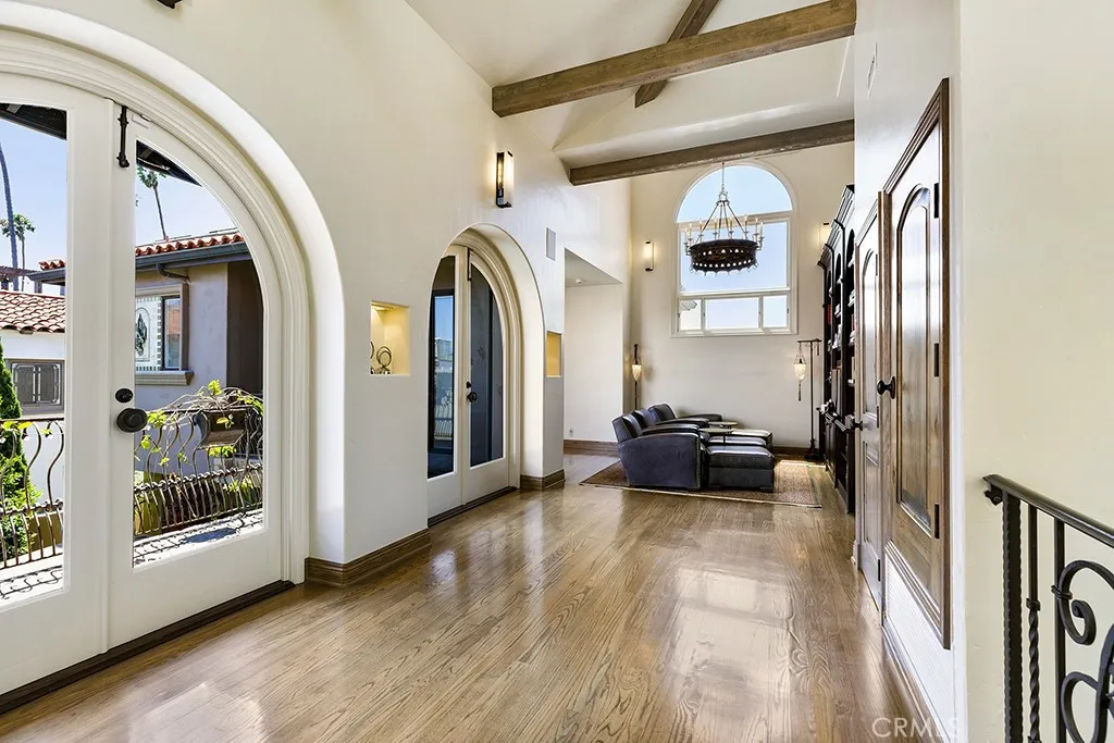 30 Savona Walk