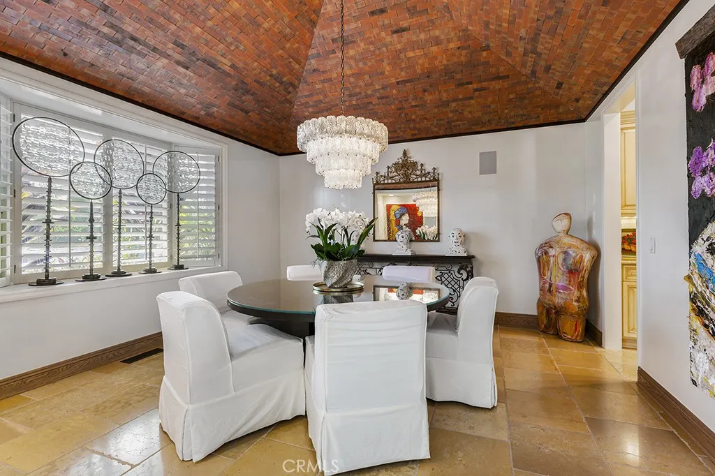 30 Savona Walk