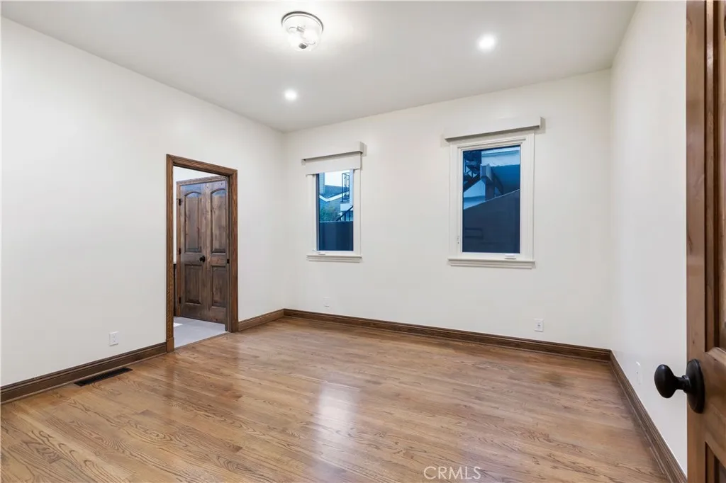 30 Savona Walk