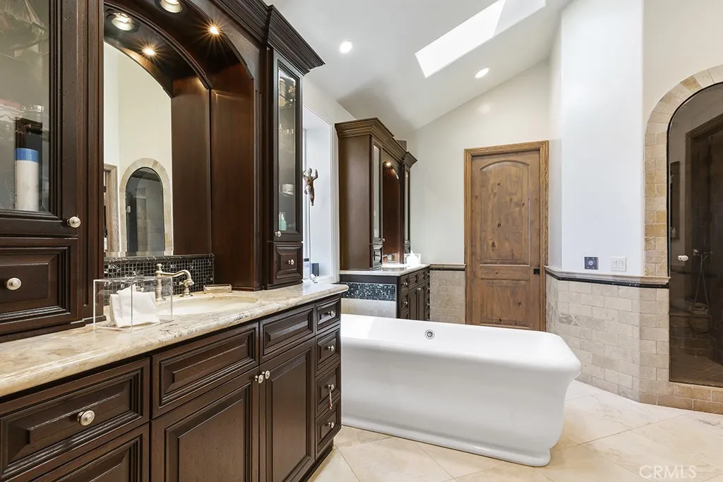 30 Savona Walk