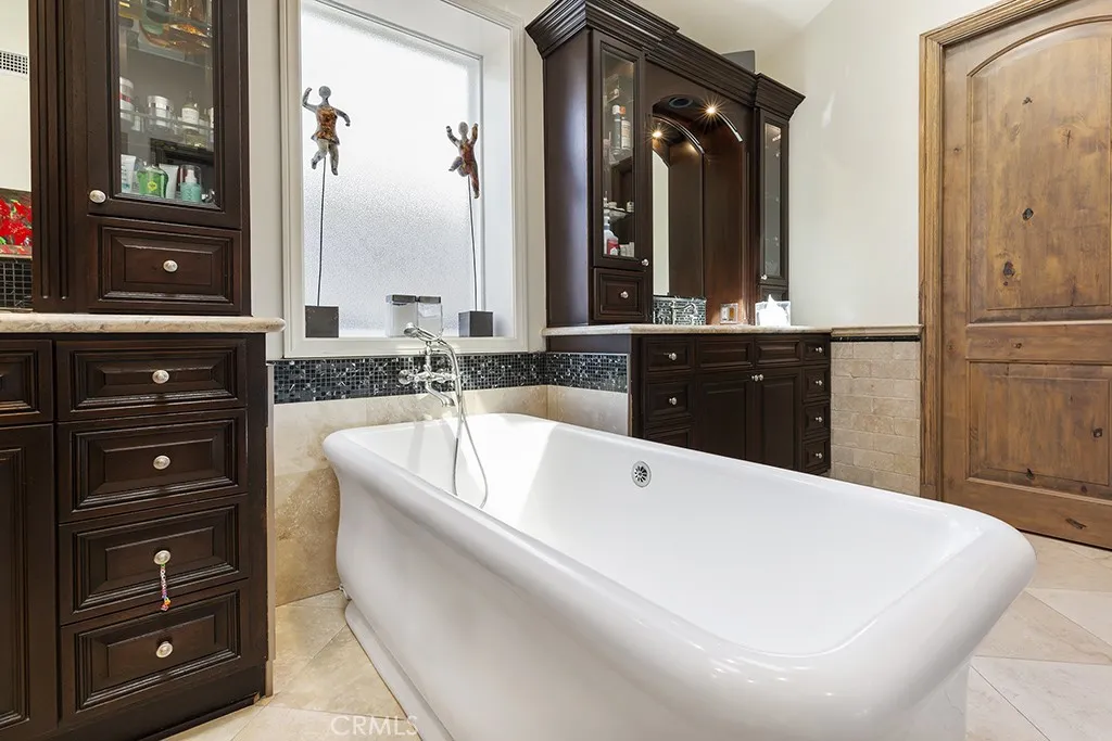 30 Savona Walk