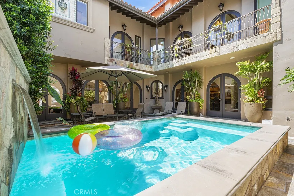 30 Savona Walk