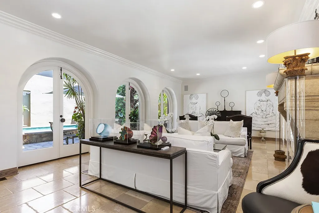 30 Savona Walk