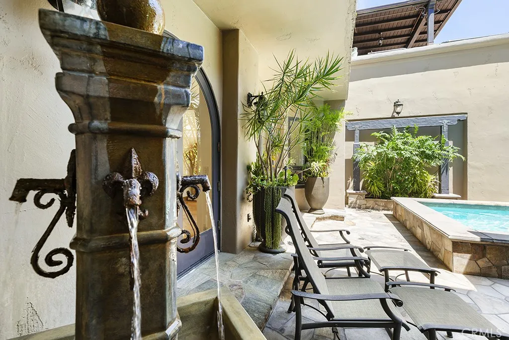 30 Savona Walk