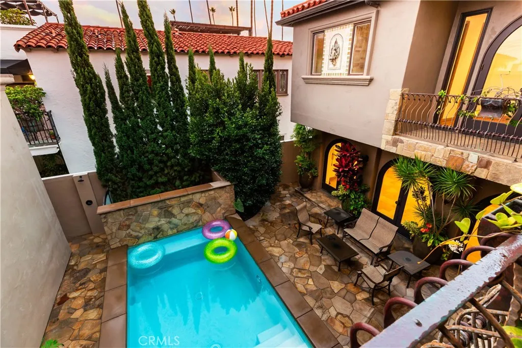 30 Savona Walk