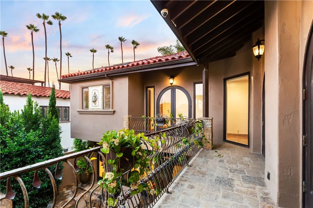 30 Savona Walk
