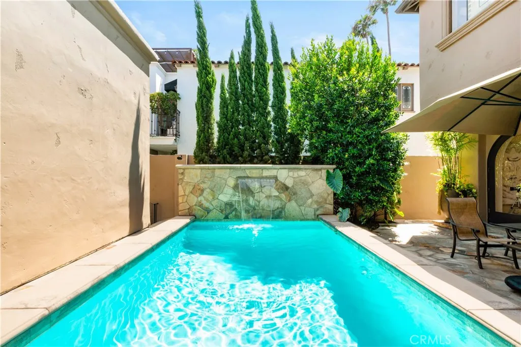 30 Savona Walk