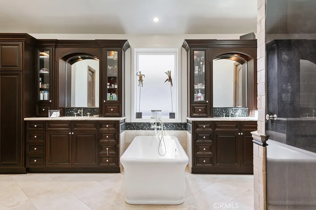 30 Savona Walk