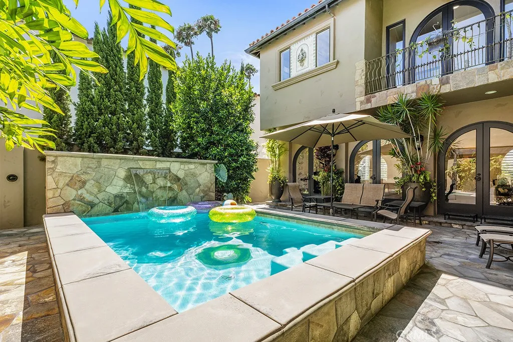 30 Savona Walk