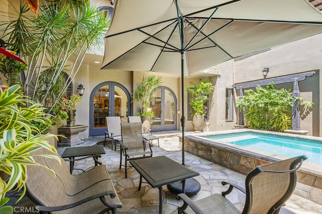 30 Savona Walk
