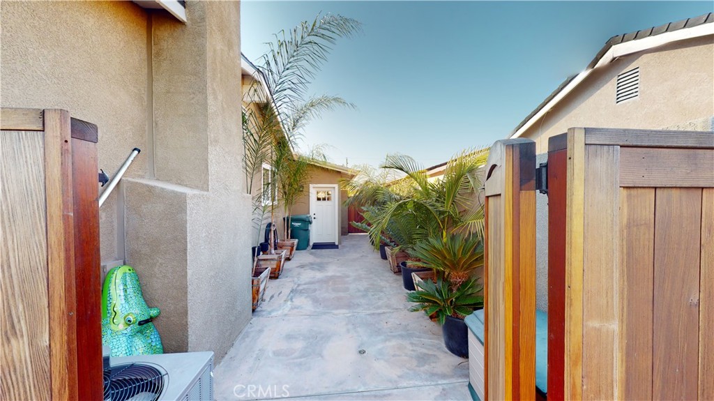16532 Hart Circle