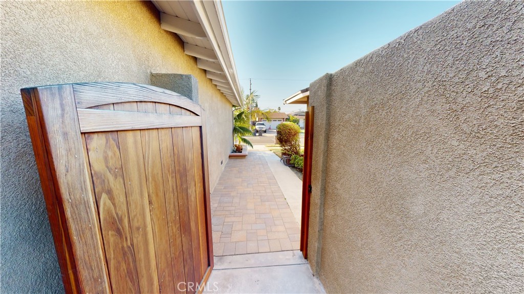 16532 Hart Circle