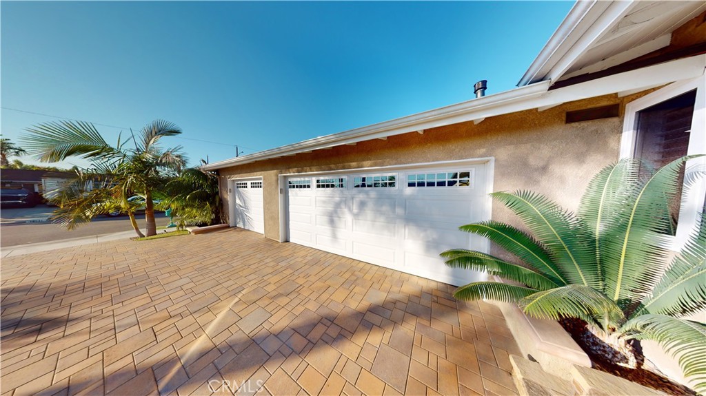 16532 Hart Circle