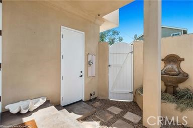 5622 Campo Walk