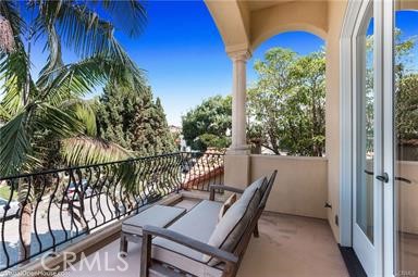 5622 Campo Walk