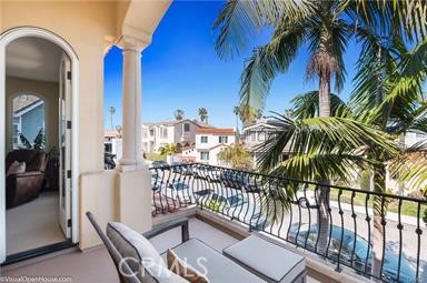 5622 Campo Walk