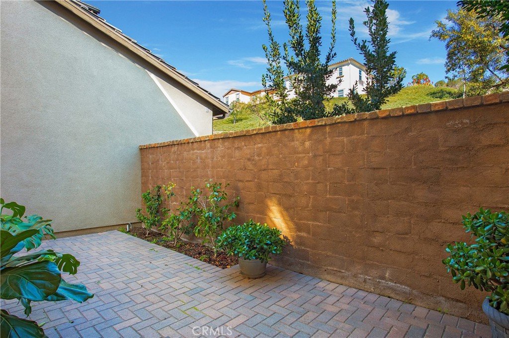 5 Lomada Street