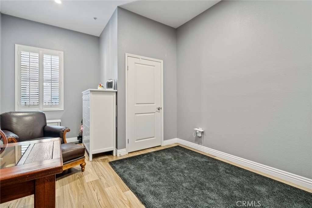 150 S San Fernando Boulevard 107