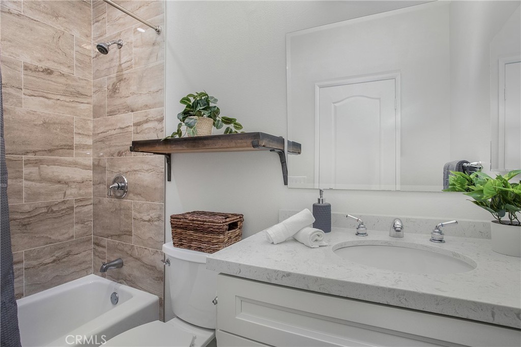 240 Montana Del Lago Drive