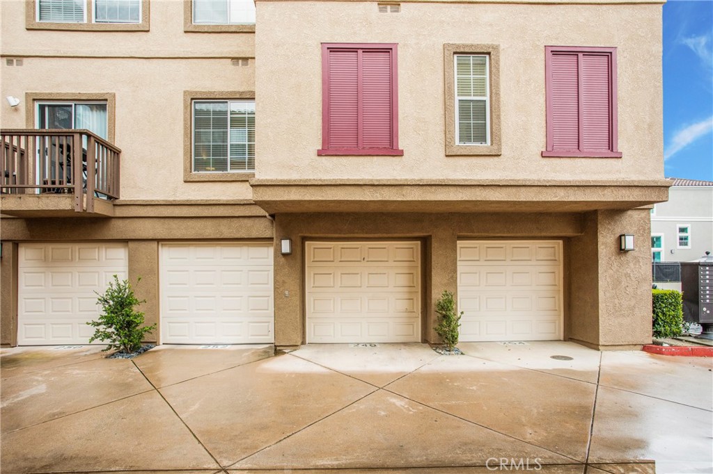 240 Montana Del Lago Drive